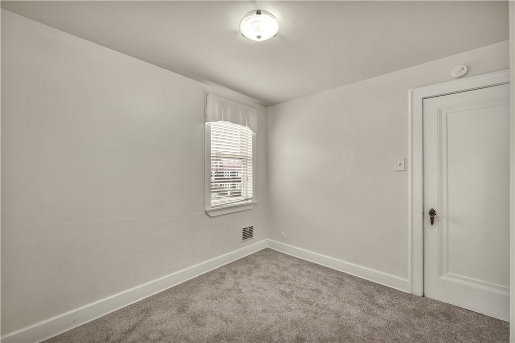 616 Rossmore Ave - Photo 13