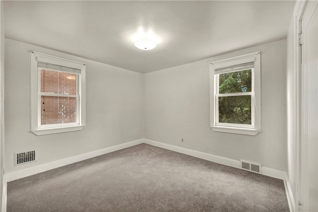 616 Rossmore Ave - Photo 12