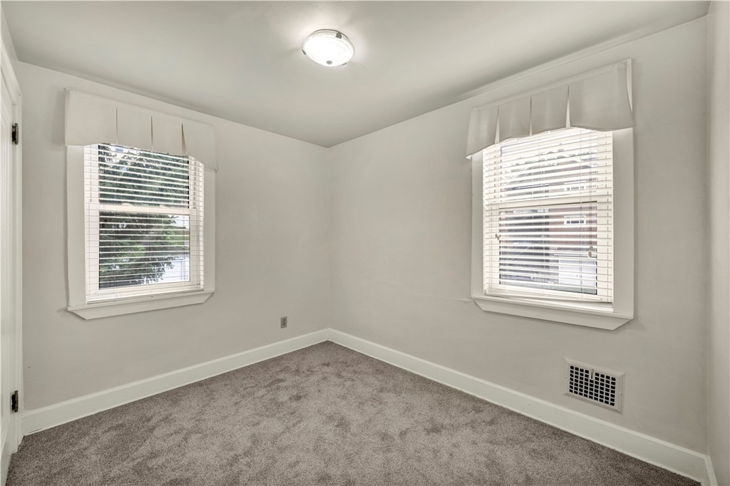 616 Rossmore Ave - Photo 14