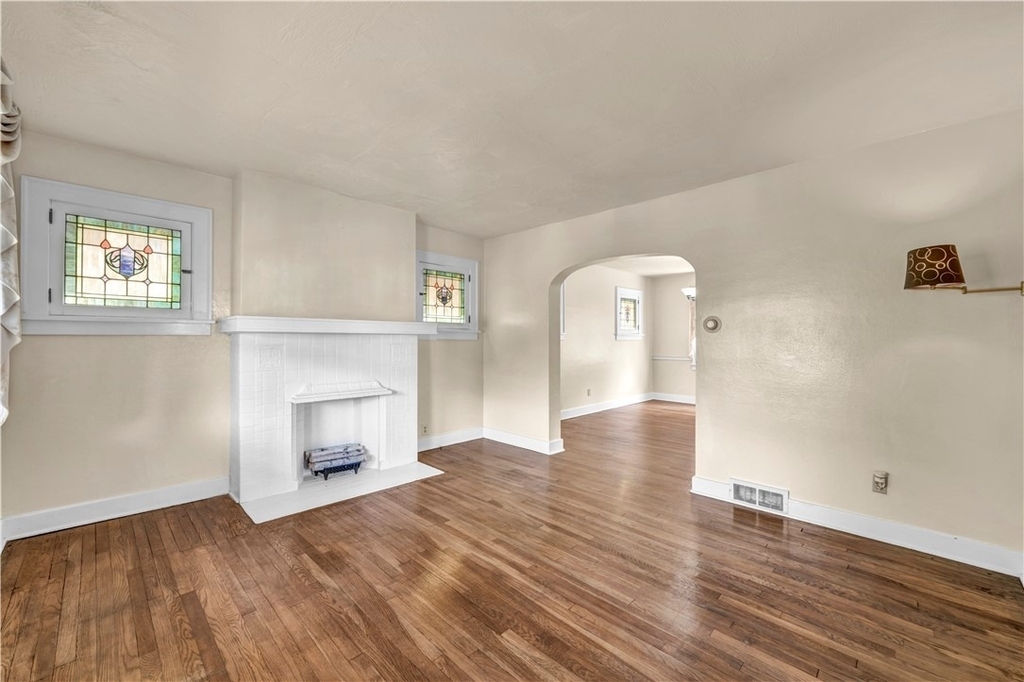 616 Rossmore Ave - Photo 5
