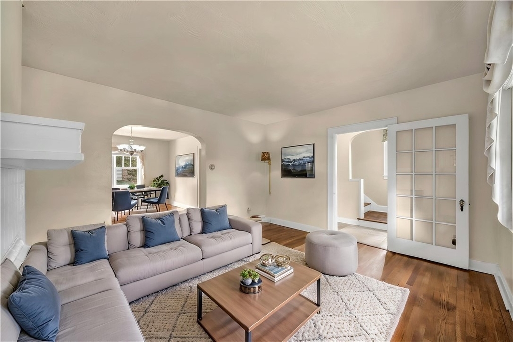 616 Rossmore Ave - Photo 1
