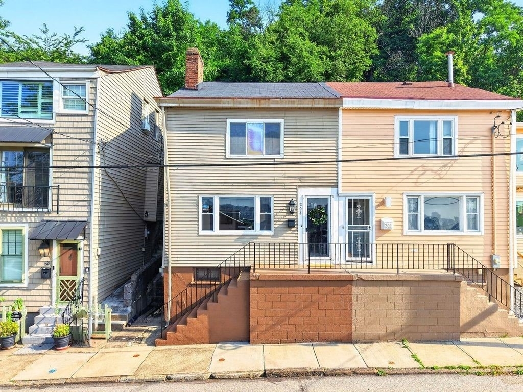 204 E Jefferson St - Photo 0