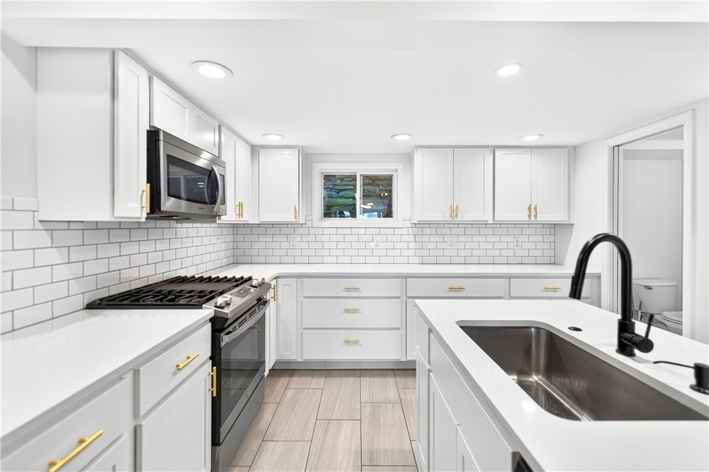 204 E Jefferson St - Photo 1