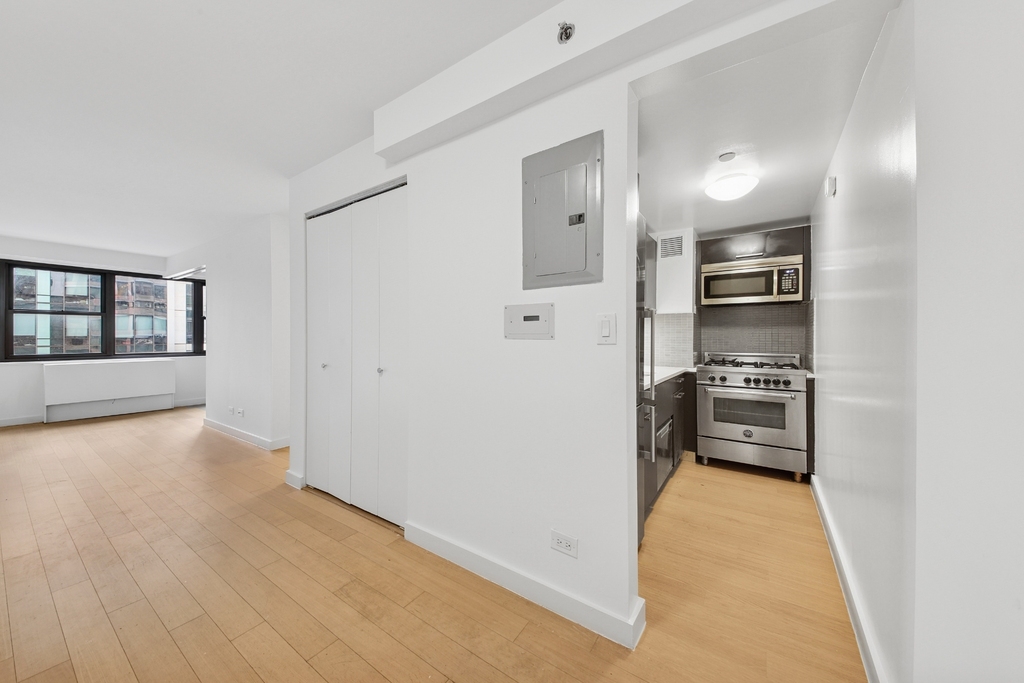 East 39th Street - Photo 1
