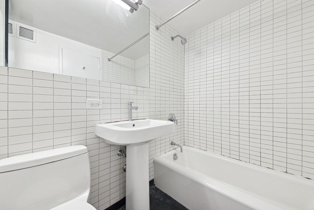 East 39th Street - Photo 6