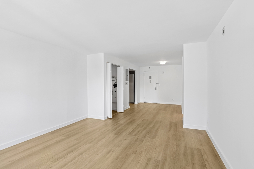 East 39th Street - Photo 4