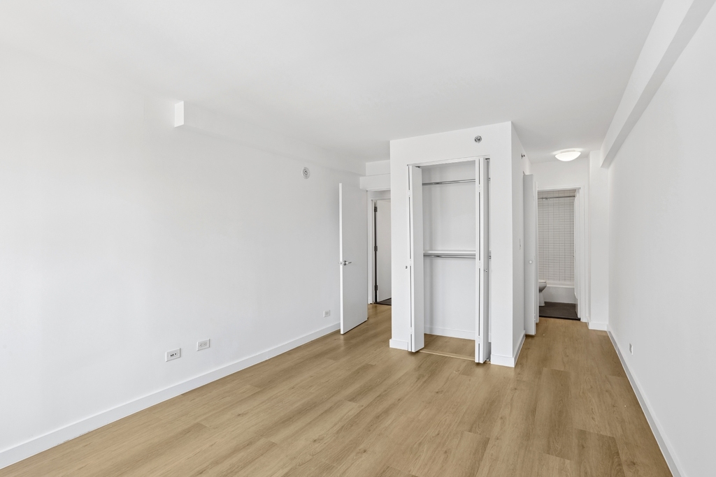 East 39th Street - Photo 2