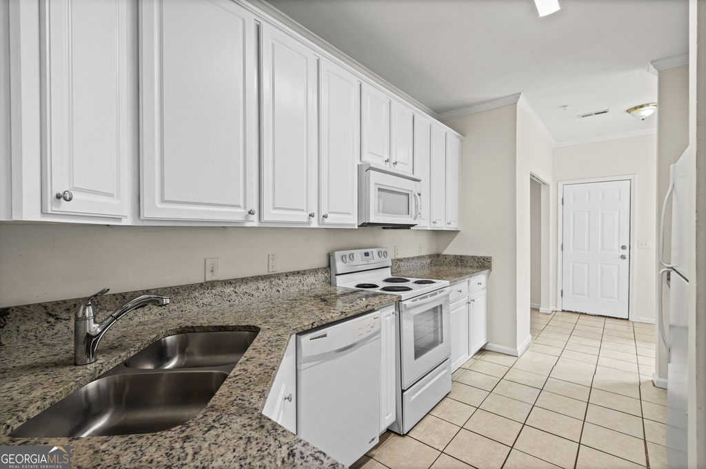 8806 Fairview Bluff Road - Photo 4