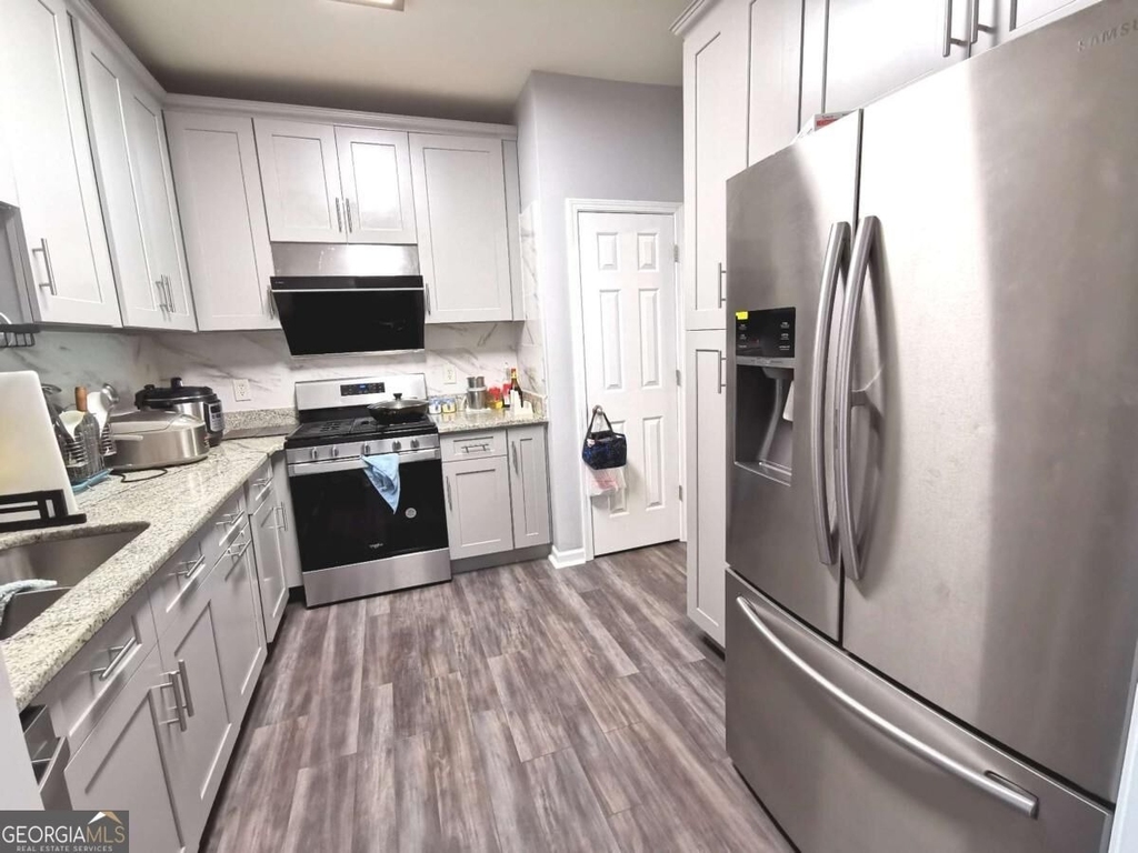 1913 Executive Drive - Photo 8