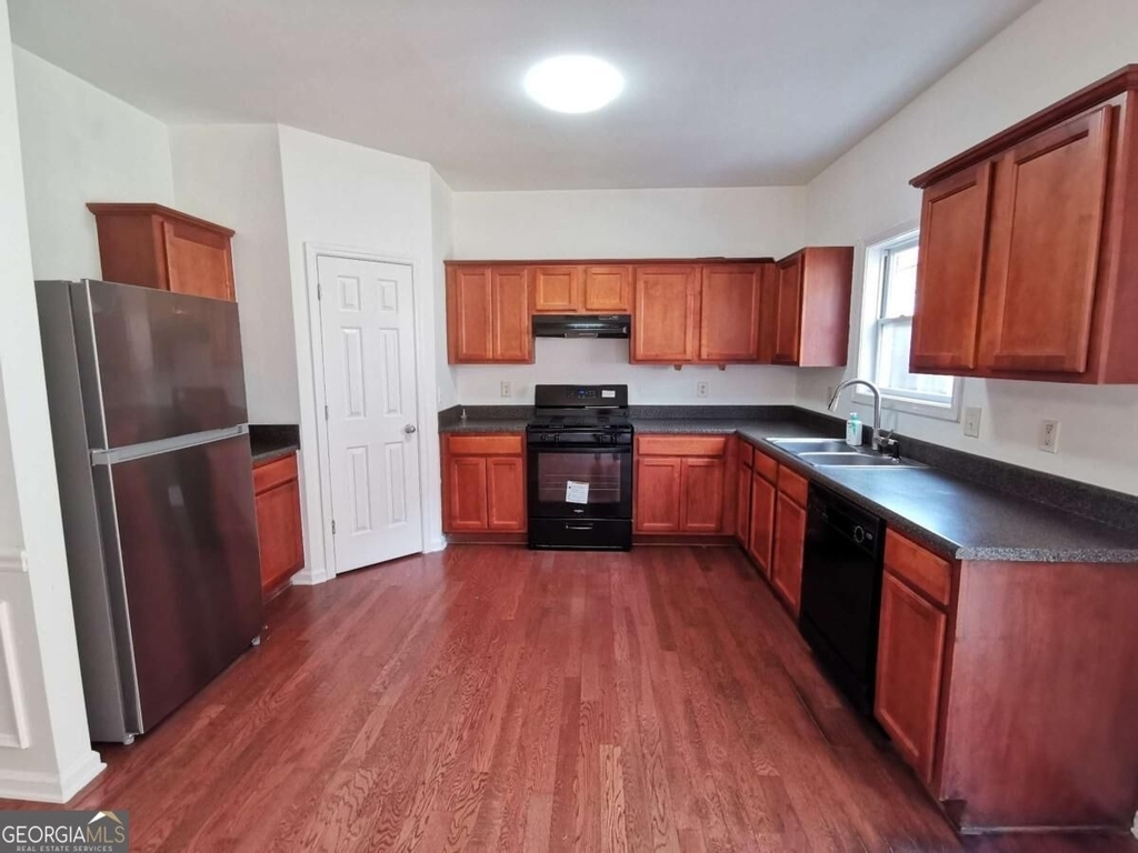 2073 Executive Drive - Photo 9