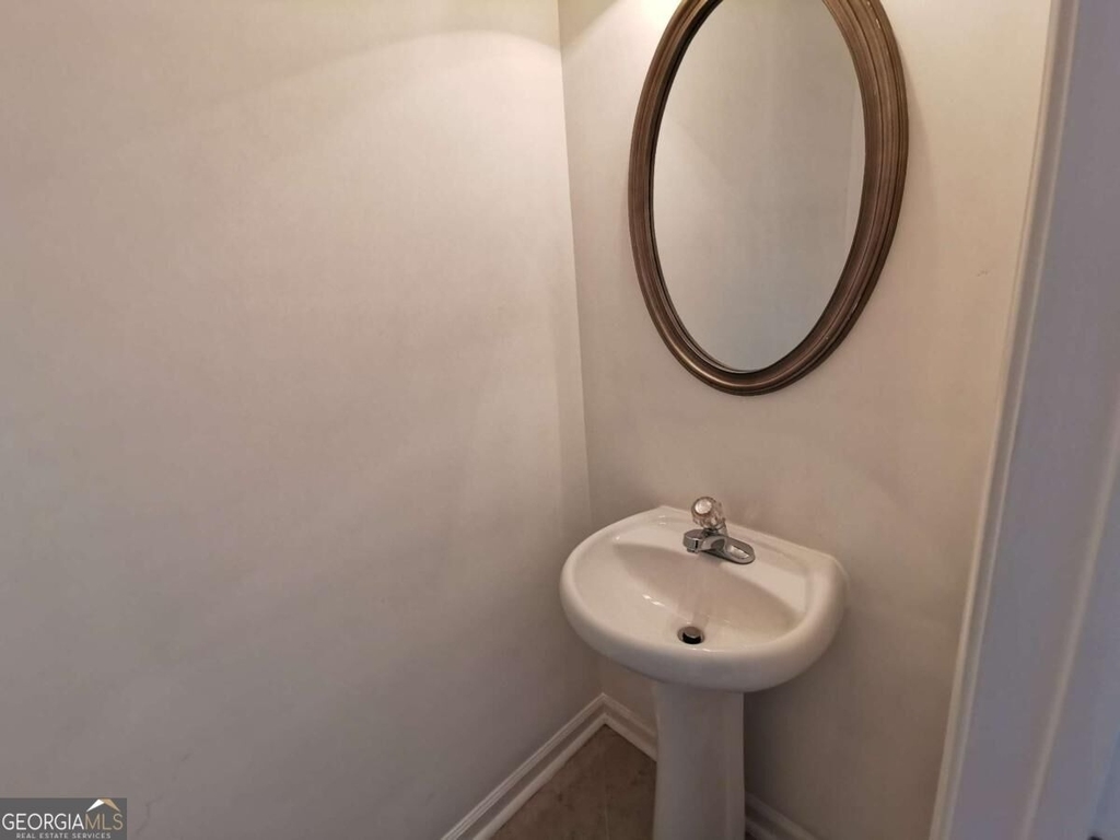 2073 Executive Drive - Photo 2