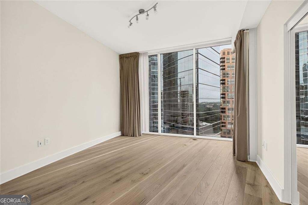 1080 Peachtree Street Ne - Photo 2