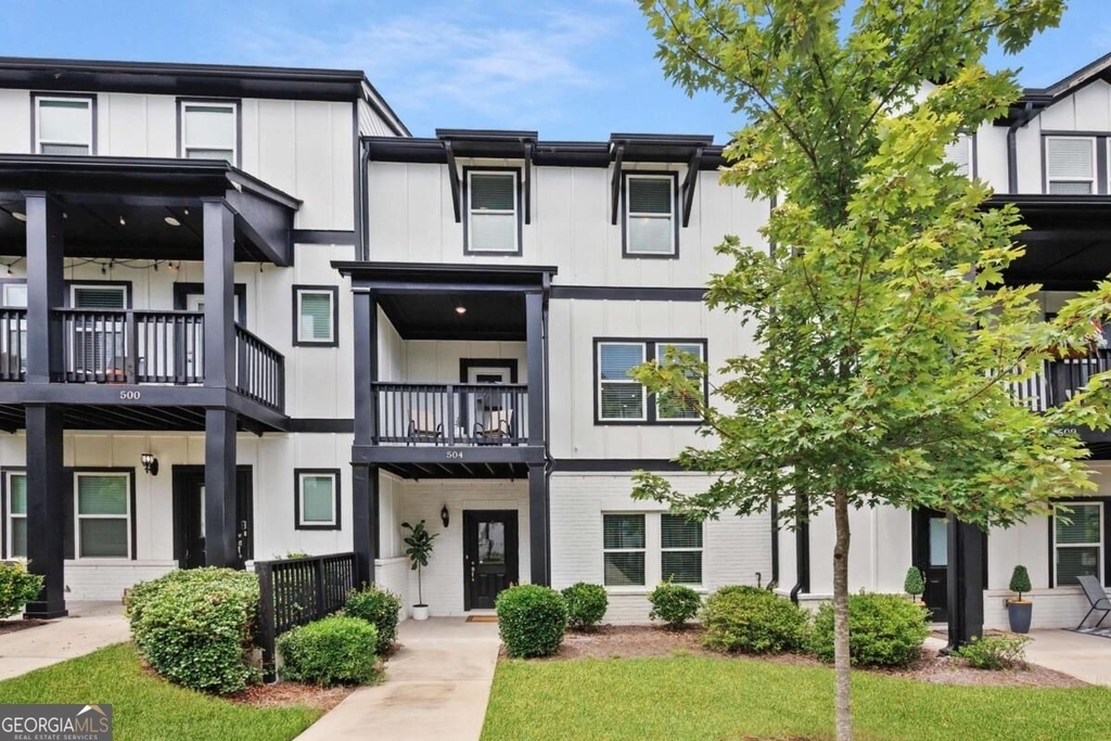 504 Hampton Crossing - Photo 0