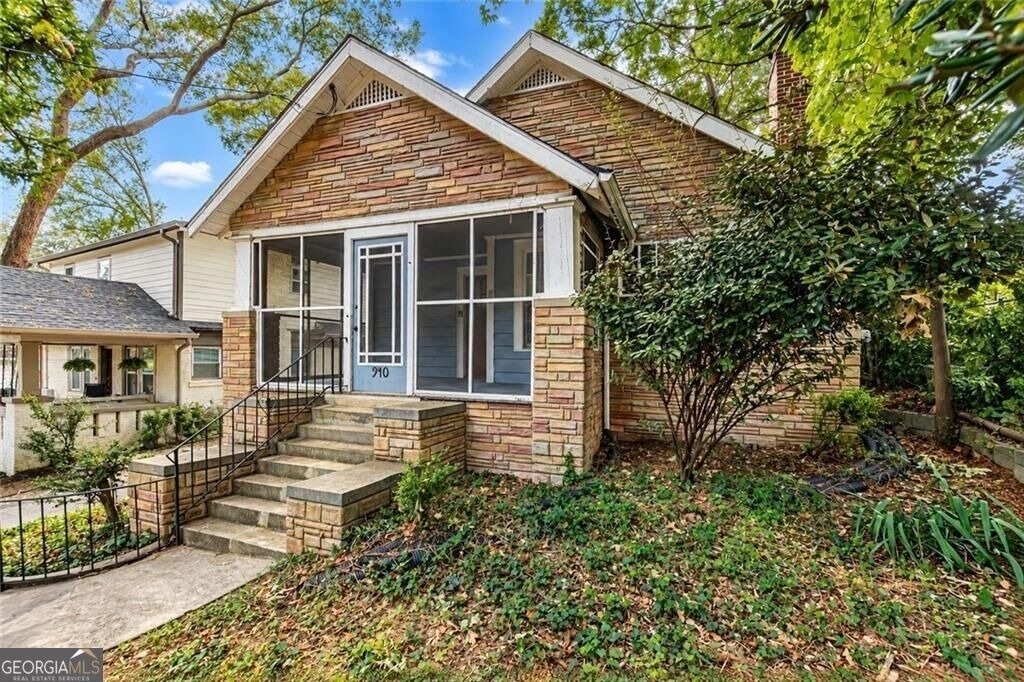 940 Burns Drive Sw - Photo 1