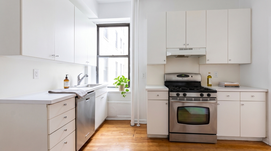 220 West 98th Street - Photo 5