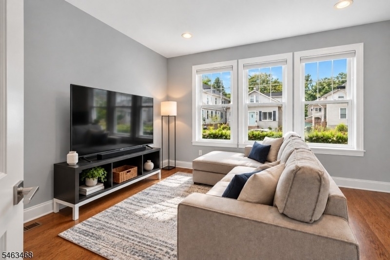 87 Benjamin St - Photo 5