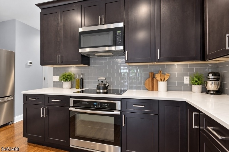 87 Benjamin St - Photo 1