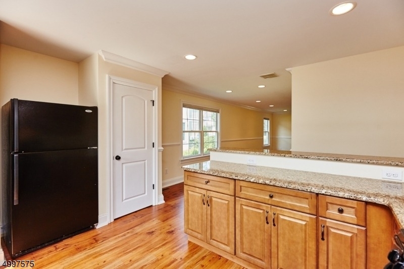 75 Central Ave - Photo 8