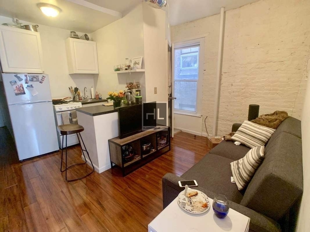 East 11th Street - Photo 2