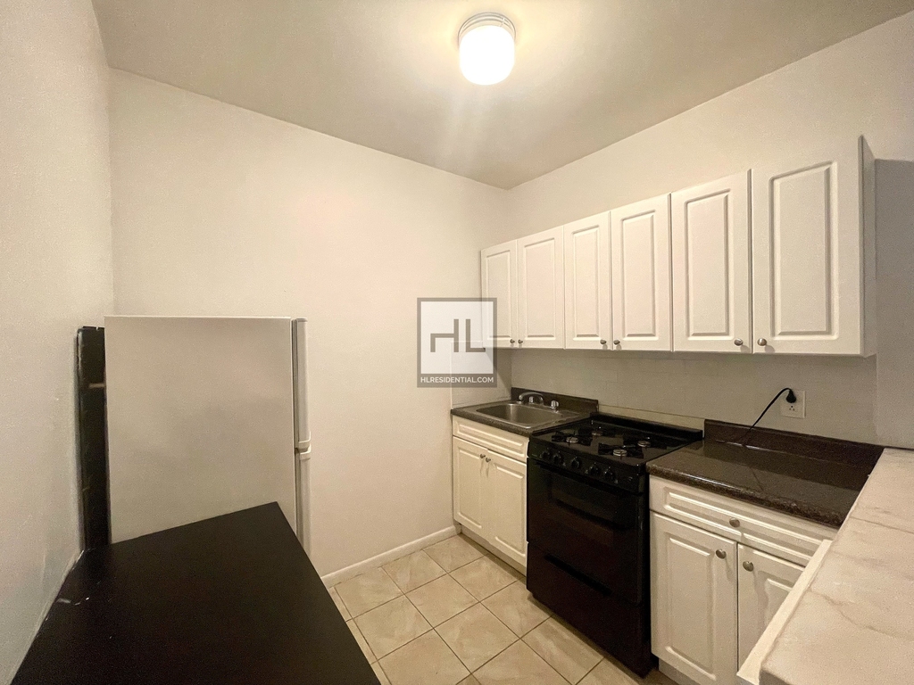 East 11th Street - Photo 3