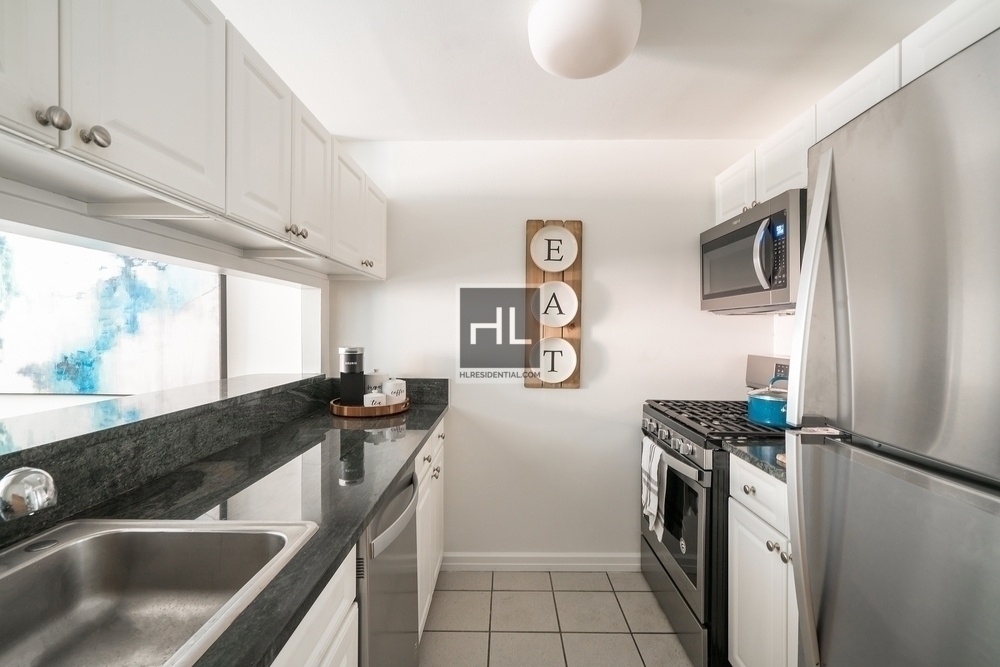 West 48th Street - Photo 1