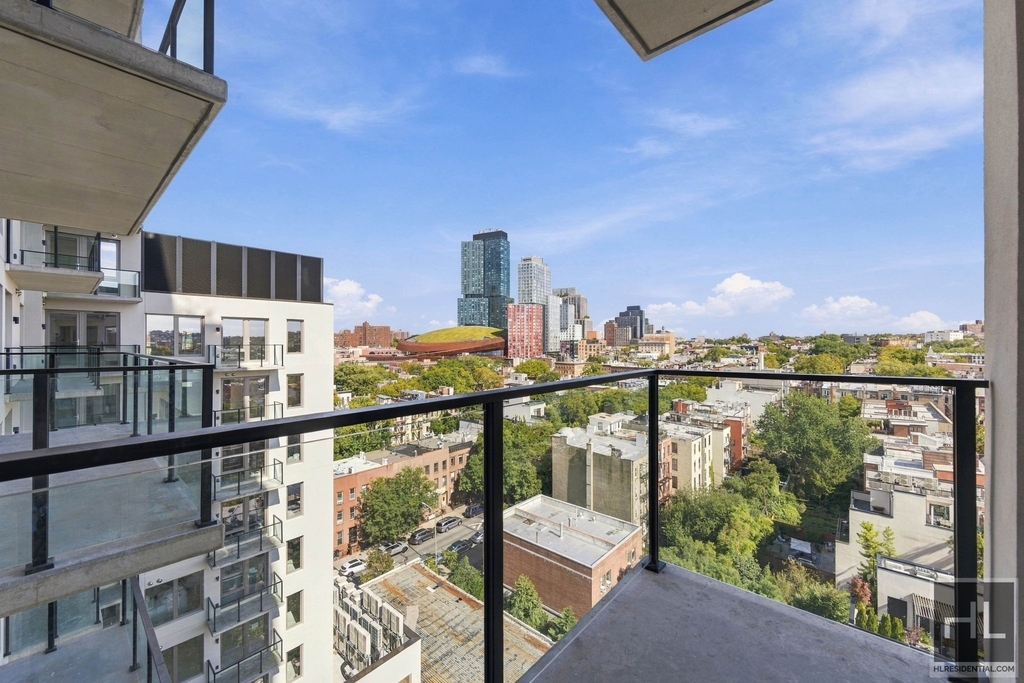Fourth Avenue - Photo 8