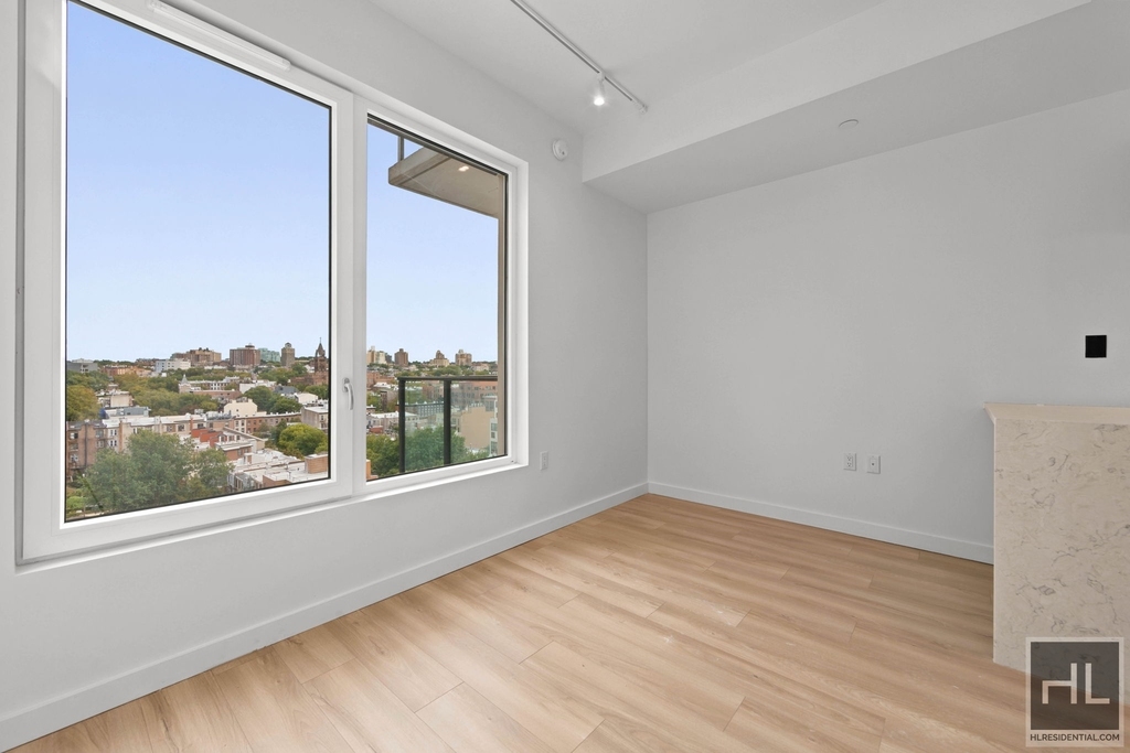 Fourth Avenue - Photo 2