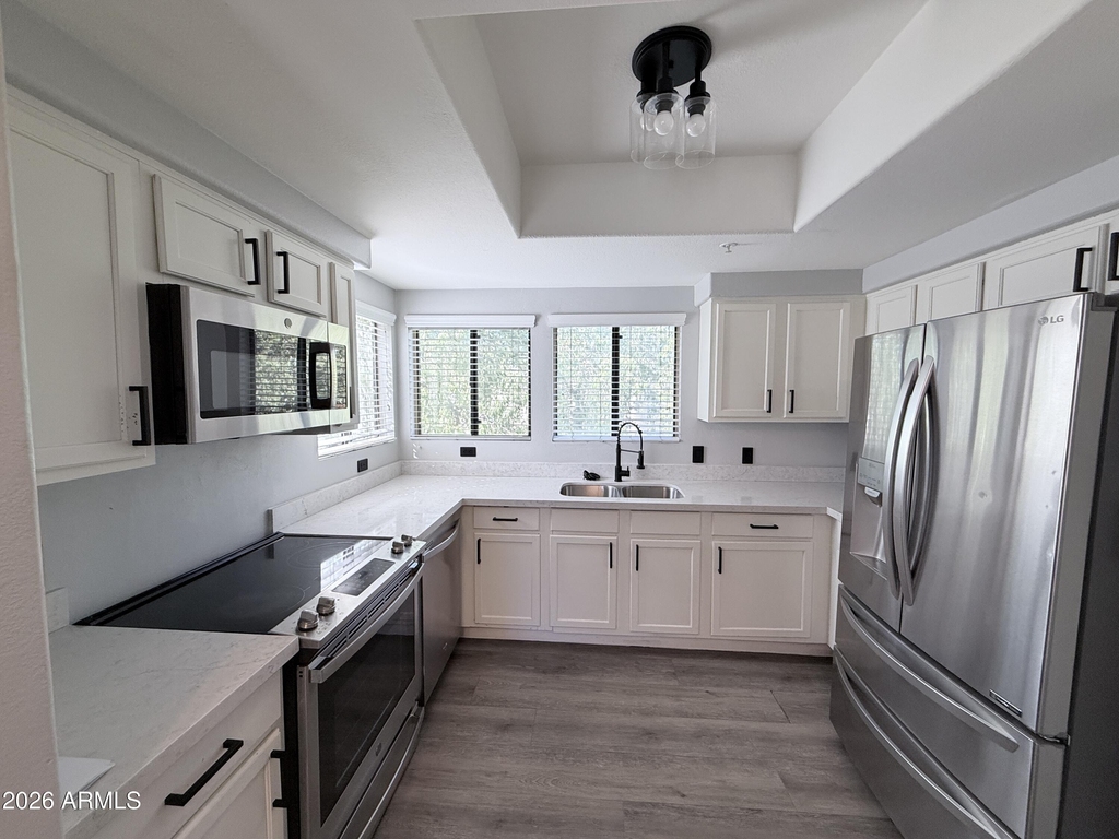 750 E Northern Avenue - Photo 0