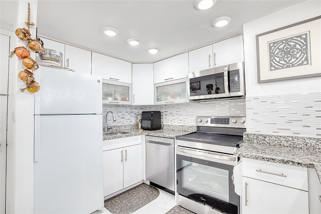 111 Briny Avenue - Photo 5