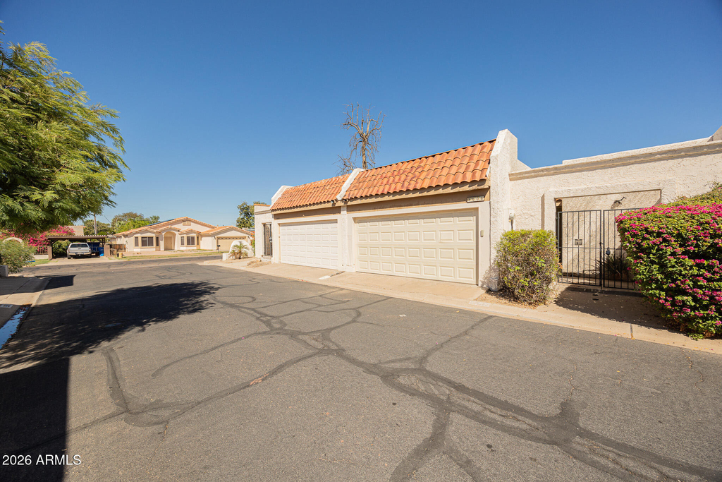2606 E Windsor Avenue - Photo 2