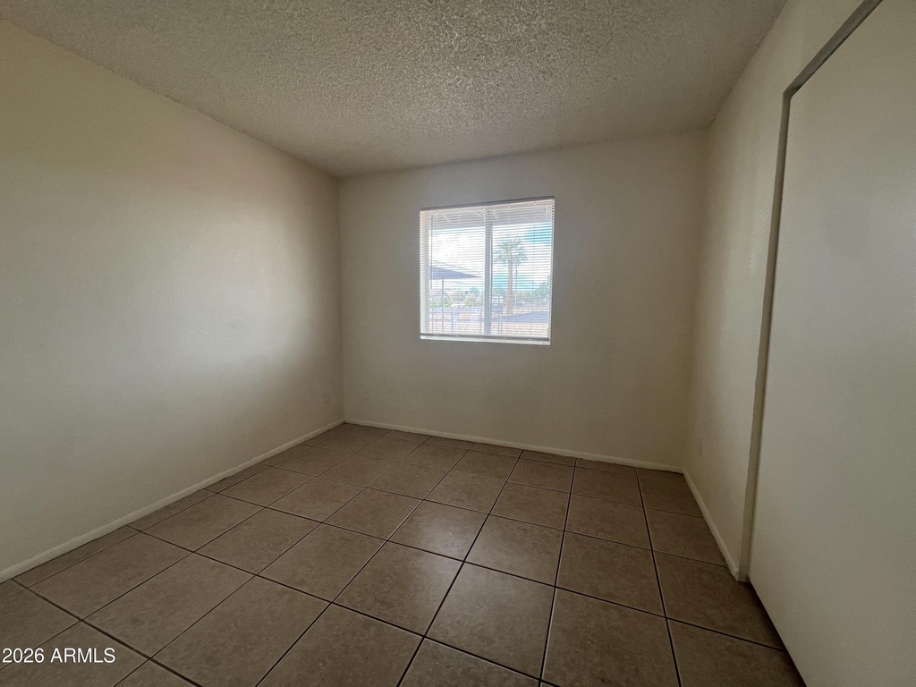 8321 N 61st Avenue - Photo 6