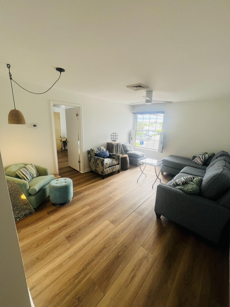 1281 Plaza Circle - Photo 5