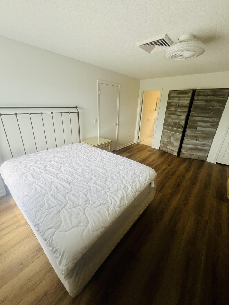 1281 Plaza Circle - Photo 10