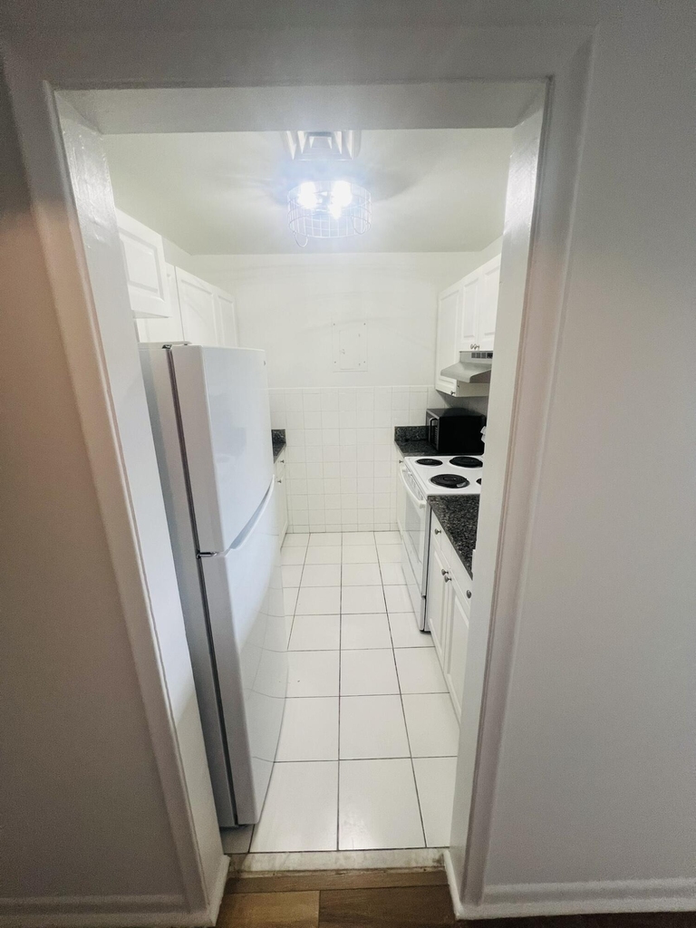 1281 Plaza Circle - Photo 2