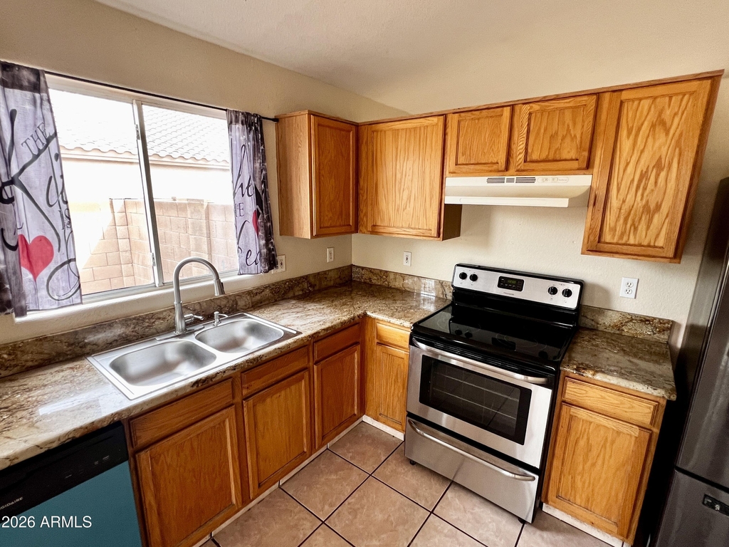 8212 W Apache Street - Photo 4