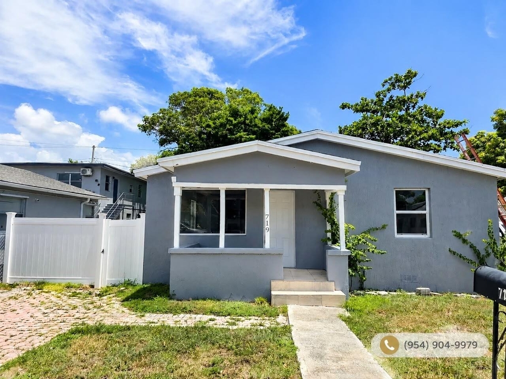 720 Locust Street - Photo 0