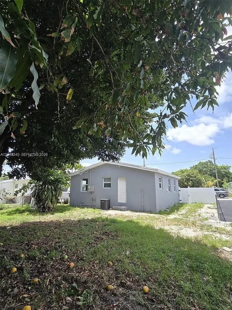 720 Locust Street - Photo 2