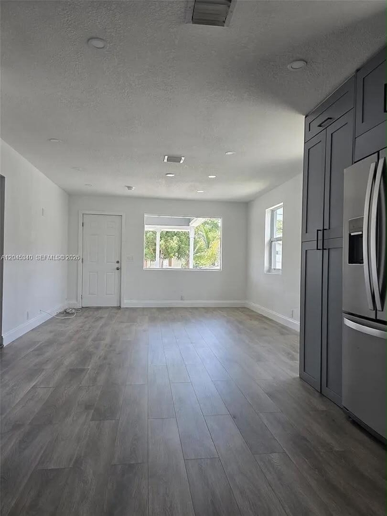 720 Locust Street - Photo 3