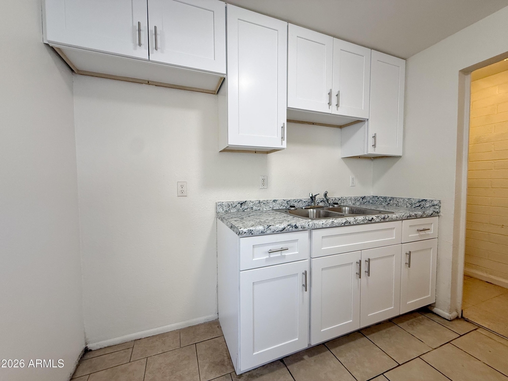 7202 W Glenrosa Avenue - Photo 2