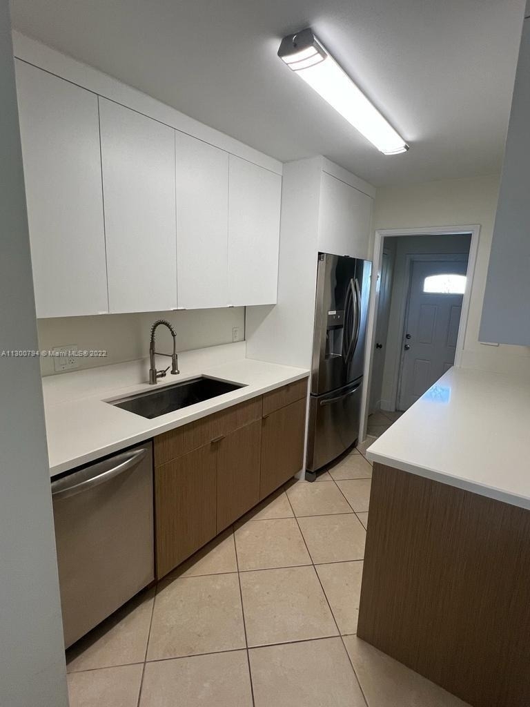 2755 Ne 28th Avenue - Photo 3