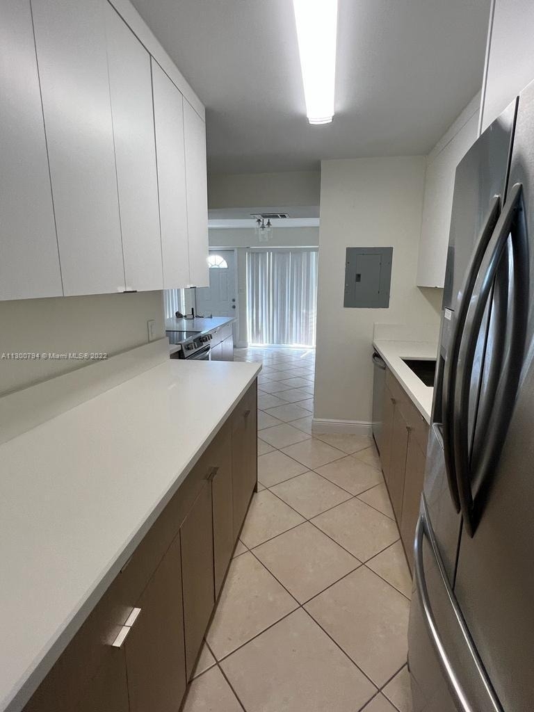2755 Ne 28th Avenue - Photo 4