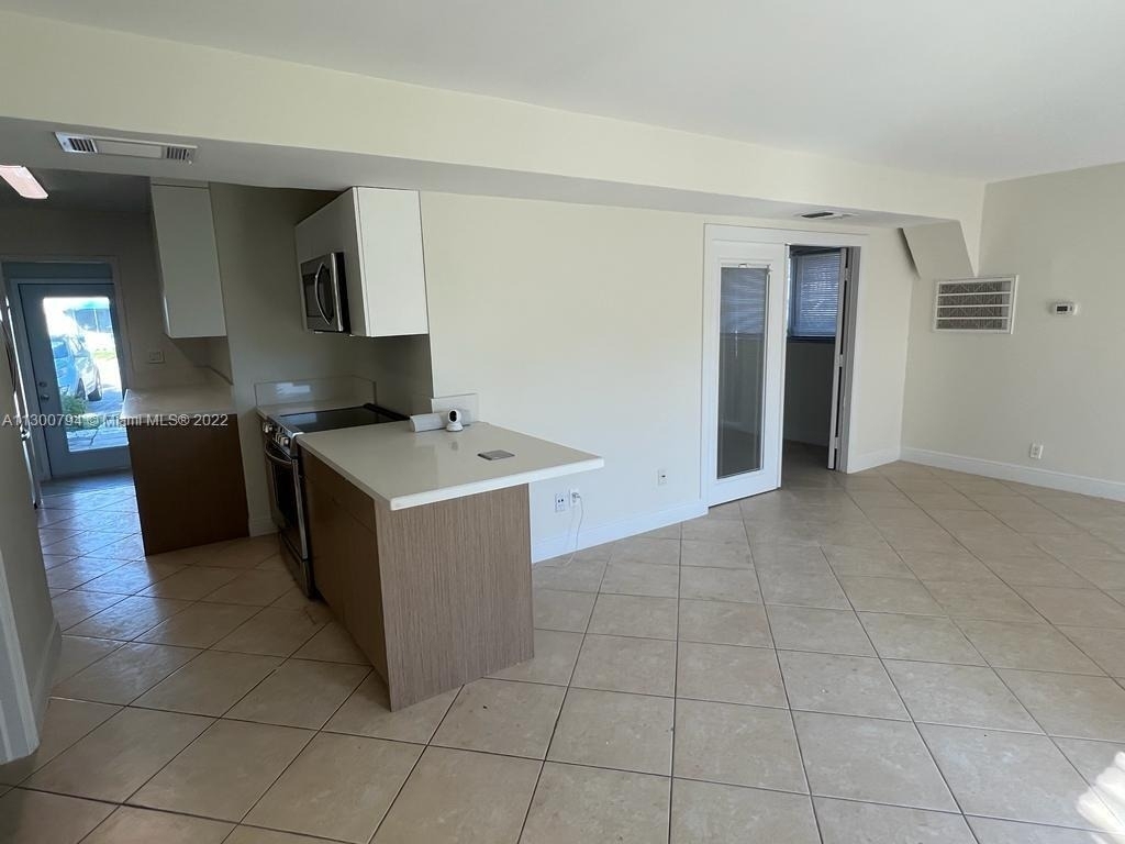 2755 Ne 28th Avenue - Photo 2