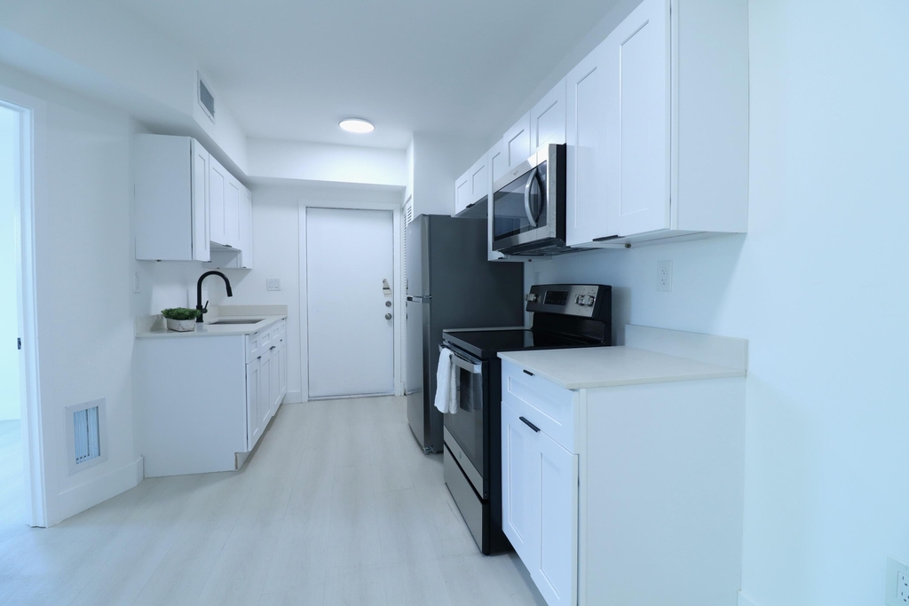 1814 Nw 2nd Court - Photo 1