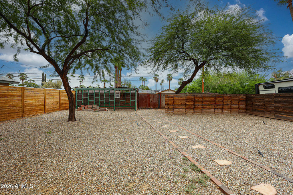 1343 E Mulberry Street - Photo 5