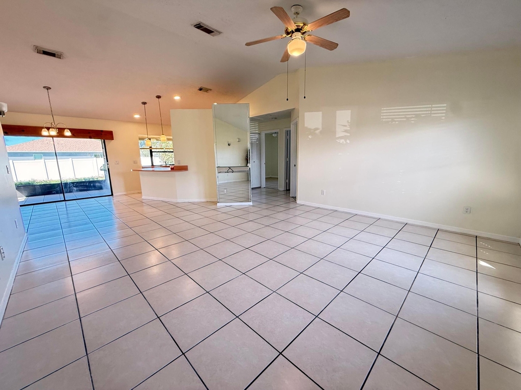 2225 Se Melaleuca Boulevard - Photo 3