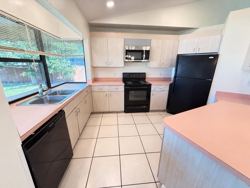 2225 Se Melaleuca Boulevard - Photo 4