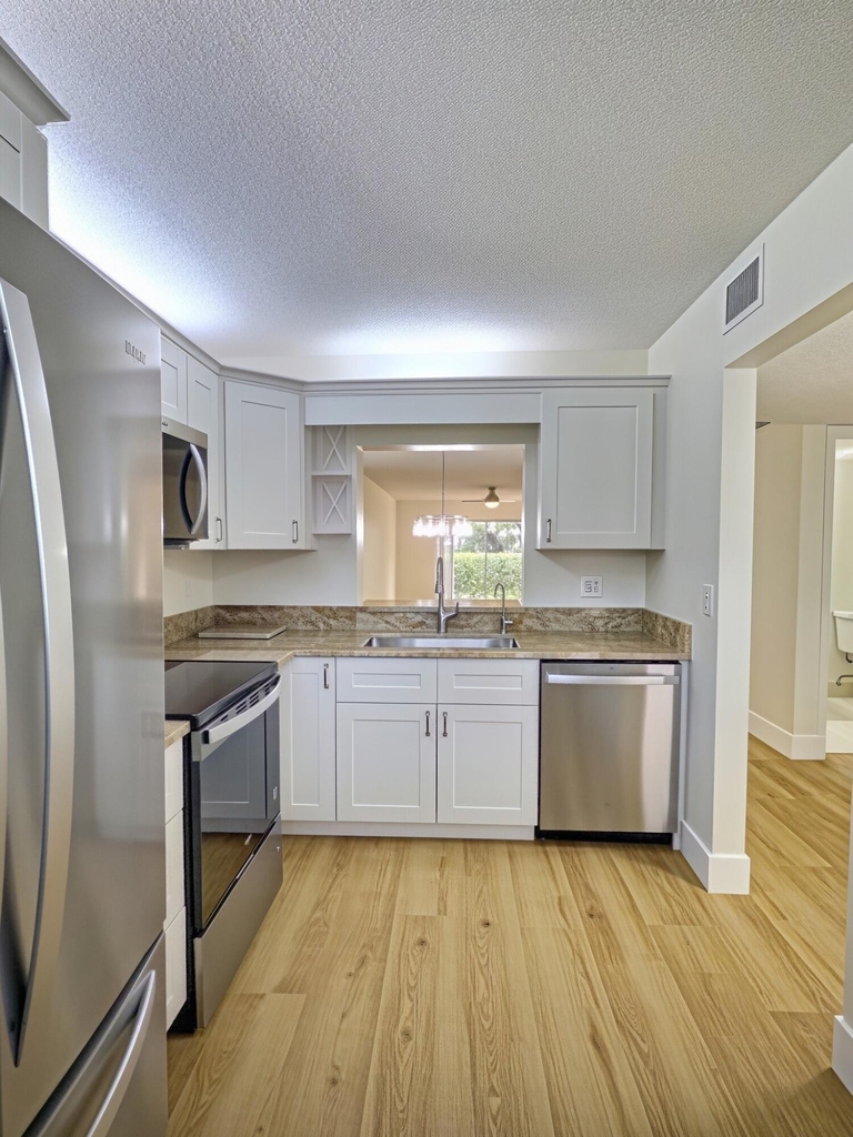 2845 Sw 22nd Avenue - Photo 1