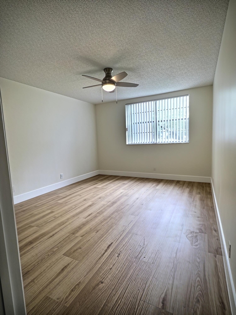 2845 Sw 22nd Avenue - Photo 11