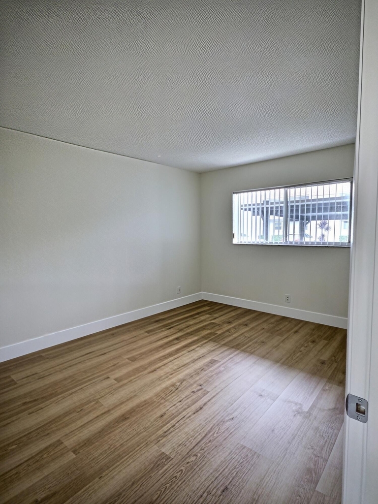 2845 Sw 22nd Avenue - Photo 17