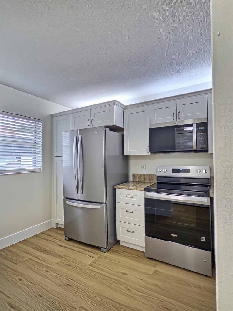 2845 Sw 22nd Avenue - Photo 3